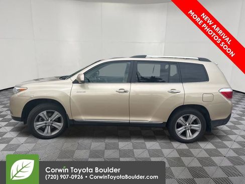 Used 2012 Toyota Highlander Limited w/ Tow Pkg AWD/4WD image 4