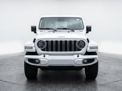 Used 2025 Jeep Wrangler Sahara image 2