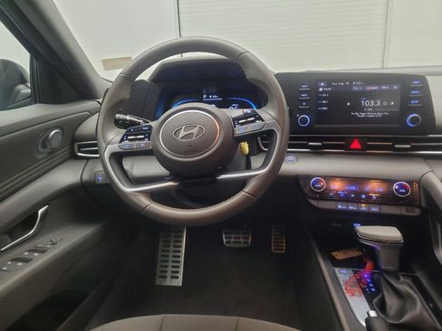Used 2025 Hyundai Elantra Sport FWD image 22
