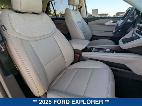 Used 2025 Ford Explorer Active w/ Active Comfort Package image 23