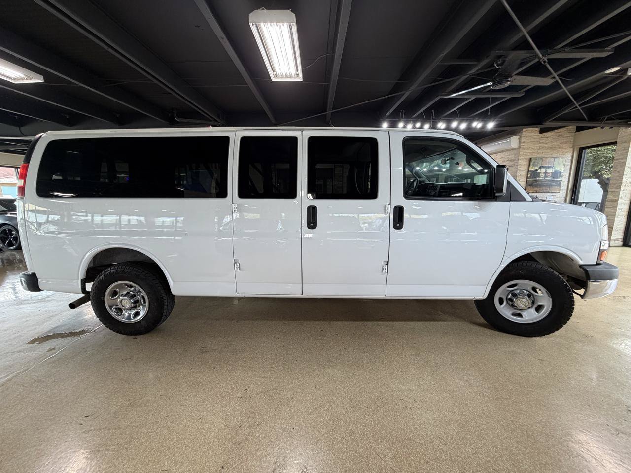 Used 2016 Chevrolet Express 3500 LT w/ LT Preferred Equipment Group RWD image 8