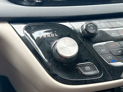 Used 2020 Chrysler Pacifica Touring-L Plus w/ Tire & Wheel Group image 29