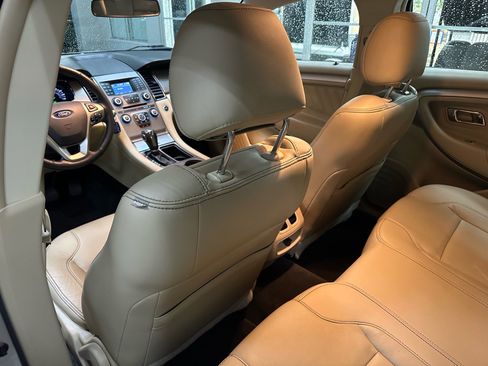 Used 2018 Ford Taurus SEL image 25