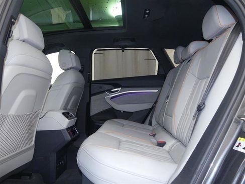 Used 2024 Audi Q8 e-tron Prestige image 28