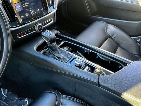 Used 2019 Volvo V90 T5 Cross Country w/ Protection Package Premier image 15