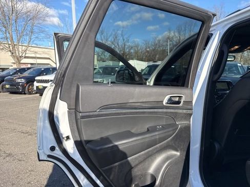 Used 2022 Jeep Grand Cherokee Limited image 32