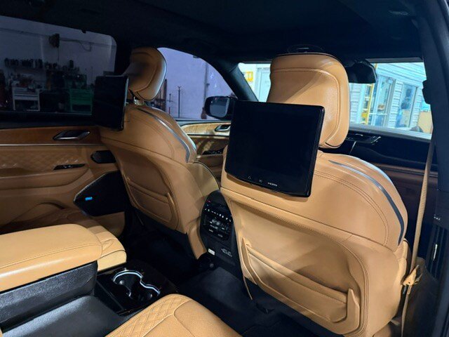 Used 2025 Jeep Grand Cherokee L Summit AWD/4WD image 15