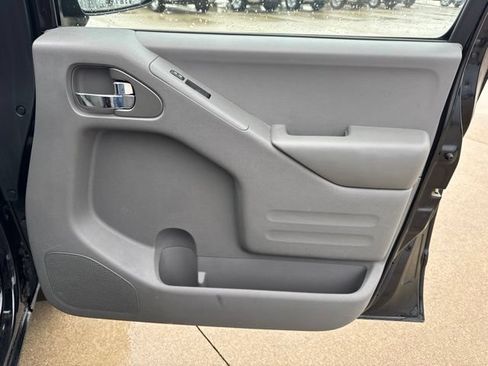 Used 2015 Nissan Frontier SV w/ SV Value Truck Package AWD/4WD image 20