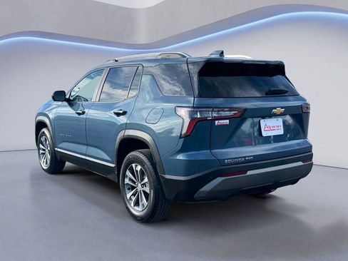 Used 2025 Chevrolet Equinox LT w/ Convenience Package II image 3