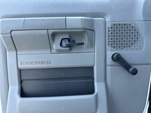Used 2010 Ford E-350 and Econoline 350 Super Duty RWD image 11
