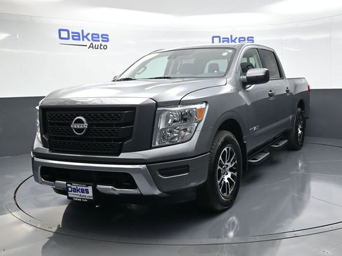 Used 2024 Nissan Titan SV w/ Accessory Utility Package image 4