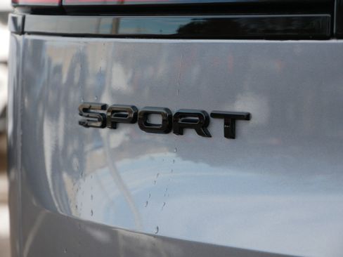 Used 2025 Land Rover Range Rover Sport Dynamic SE image 12