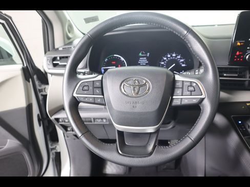 Used 2024 Toyota Sienna XLE w/ XLE Plus Package AWD/4WD image 21