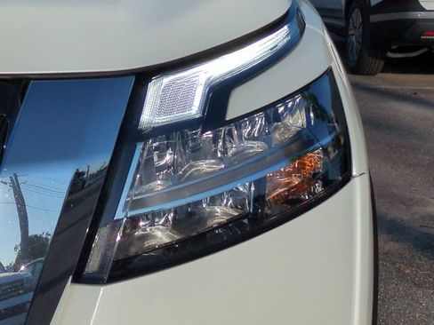 Used 2023 Nissan Pathfinder SL AWD/4WD image 10