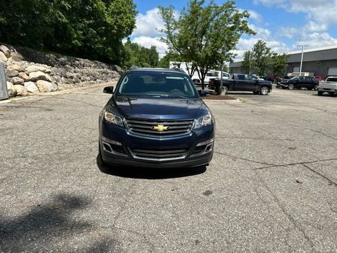 Used 2017 Chevrolet Traverse LT w/ Style and Technology Package AWD/4WD image 3