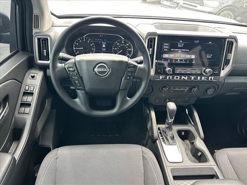 Certified 2025 Nissan Frontier SV RWD image 10
