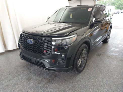 Certified 2025 Ford Explorer ST AWD/4WD image 2