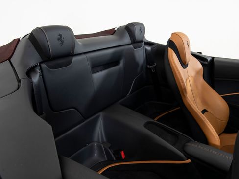 Certified 2025 Ferrari Roma Spider RWD image 33