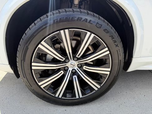 Used 2024 Volvo XC90 B5 Core AWD/4WD image 11