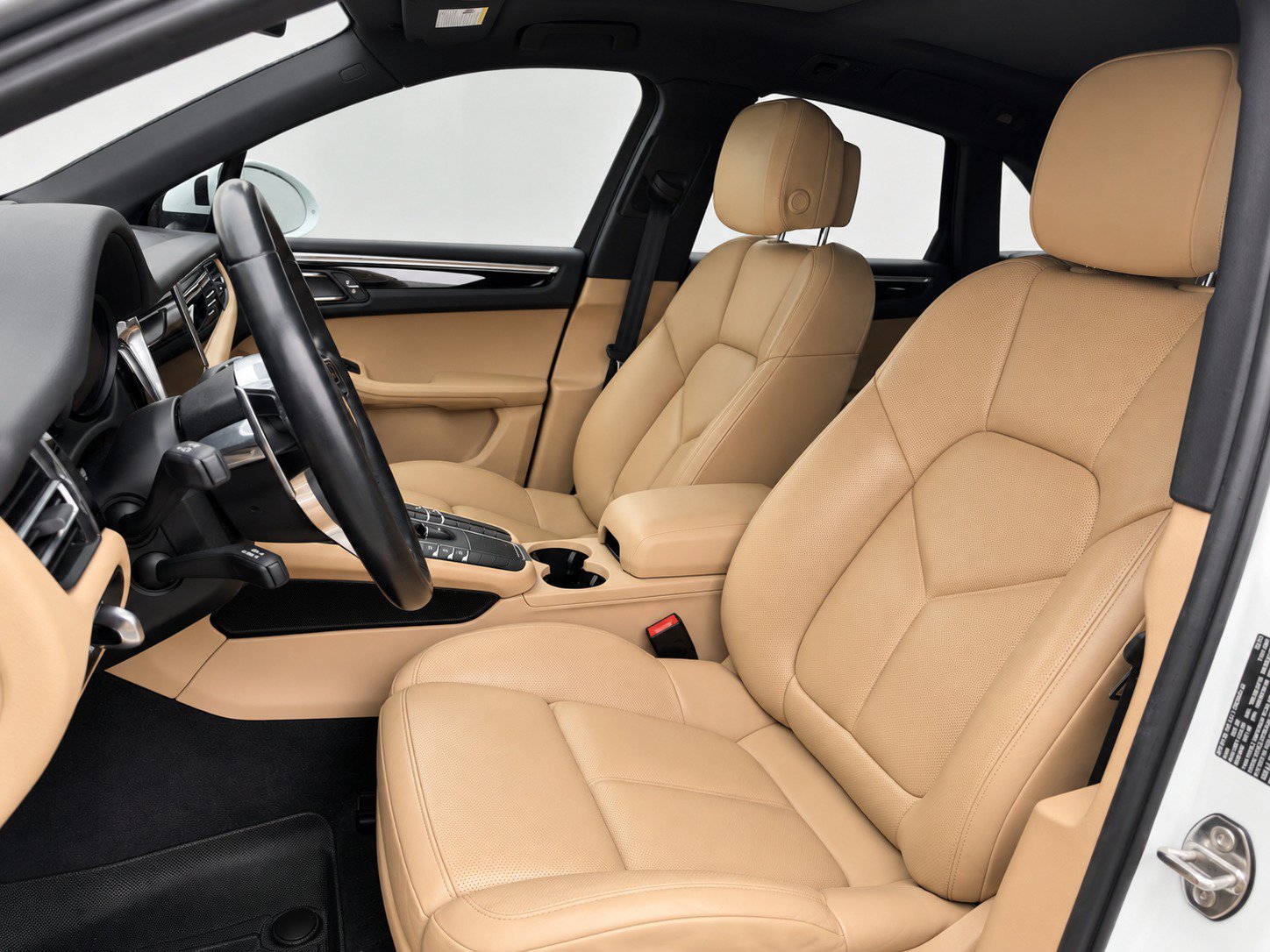 Used 2021 Porsche Macan AWD/4WD image 2