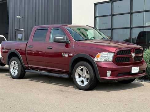 Used 2017 RAM 1500 Express AWD/4WD image 4