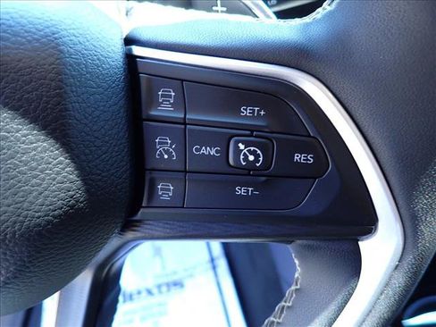 Used 2024 Jeep Grand Cherokee L Laredo AWD/4WD image 21