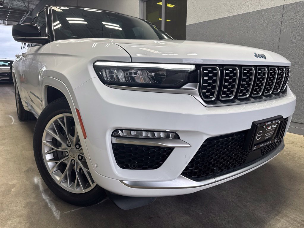 Used 2023 Jeep Grand Cherokee Summit w/ Advanced Protech Group IV AWD/4WD image 2