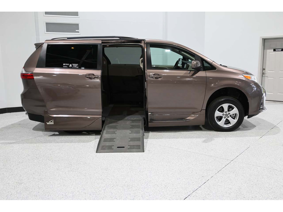 Used 2020 Toyota Sienna LE FWD image 17