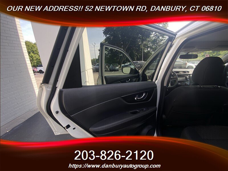 Used 2017 Nissan Rogue SV AWD/4WD image 16