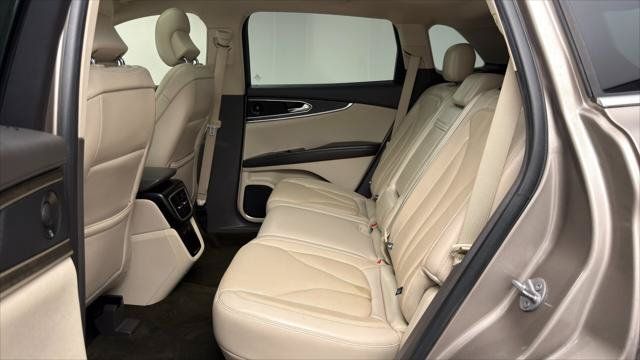 Used 2019 Lincoln Nautilus Reserve w/ Driver Assistance Package FWD image 17