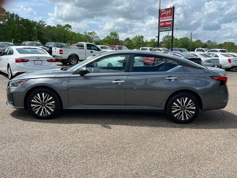 Used 2024 Nissan Altima 2.5 SV image 9