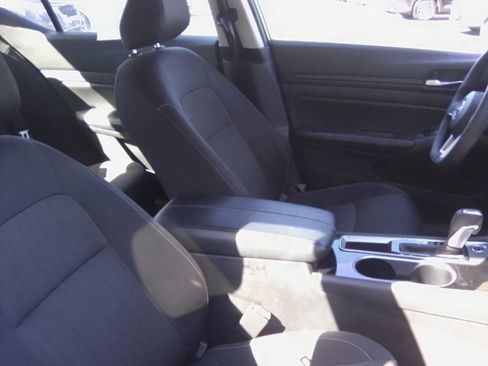 Used 2024 Nissan Altima 2.5 SV image 12