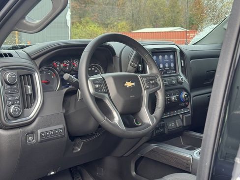 Used 2023 Chevrolet Silverado 2500 LTZ w/ LTZ Plus Package image 12