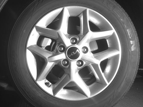 Used 2025 Kia Soul LX w/ LX Technology Package FWD image 12