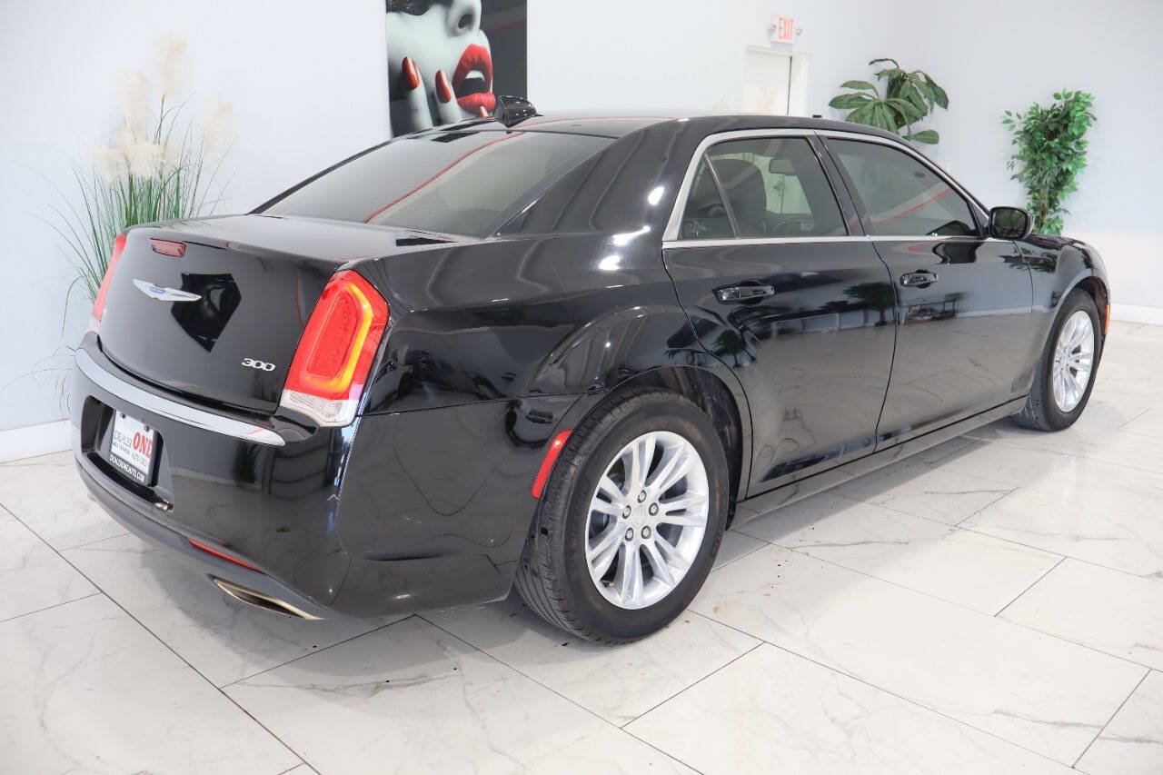 Used 2019 Chrysler 300 Touring w/ Driver Convenience Group RWD image 4