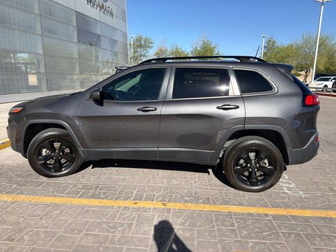 Used 2017 Jeep Cherokee High Altitude AWD/4WD image 8