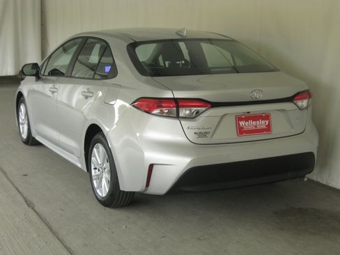 Used 2025 Toyota Corolla LE image 24