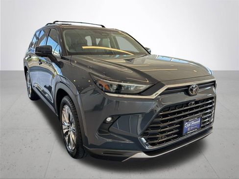 Used 2024 Toyota Grand Highlander AWD image 5