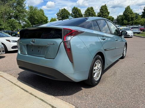 Used 2016 Toyota Prius Two w/ Preferred Accessory Package FWD image 7