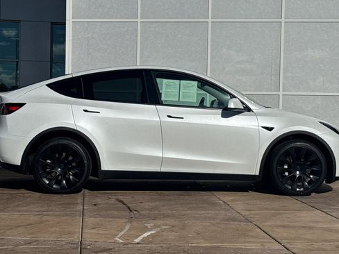 Used 2023 Tesla Model Y Long Range image 3