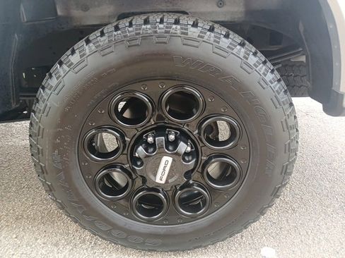 Used 2023 Ford F250 Lariat w/ Black Appearance Package image 27