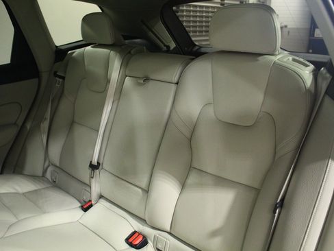 Used 2024 Volvo XC60 T8 Plus w/ Climate Package image 31