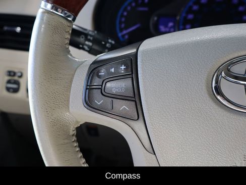 Used 2011 Toyota Sienna Limited w/ Premium Pkg image 26