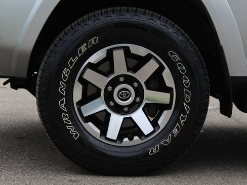 Used 2024 Toyota 4Runner TRD Off-Road Premium w/ Moonroof Package AWD/4WD image 27