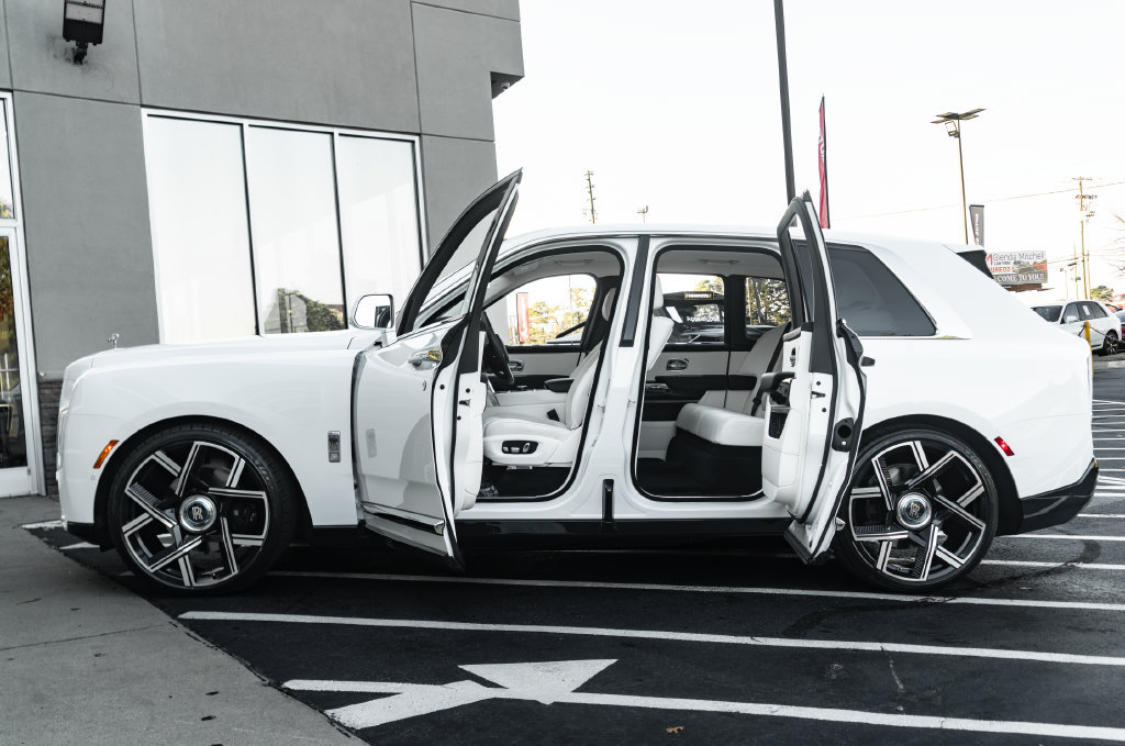 Used 2026 Rolls-Royce Cullinan AWD/4WD image 21
