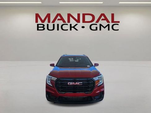Used 2022 GMC Terrain SLE w/ Driver Convenience Package FWD image 2