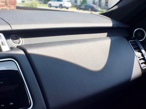 Used 2018 Land Rover Range Rover Sport HSE image 46