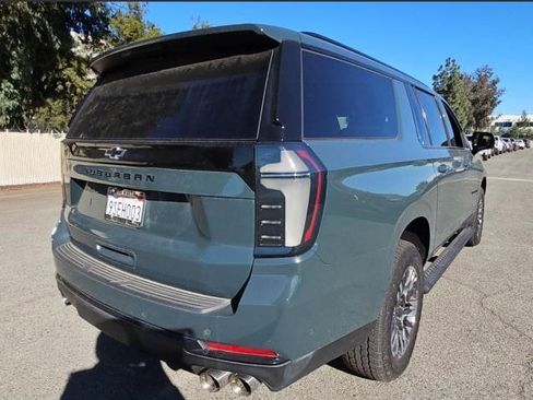 Used 2025 Chevrolet Suburban Z71 w/ Comfort Package image 4