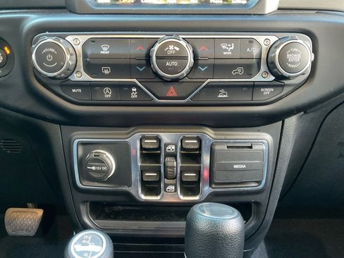 Used 2022 Jeep Gladiator Overland image 24