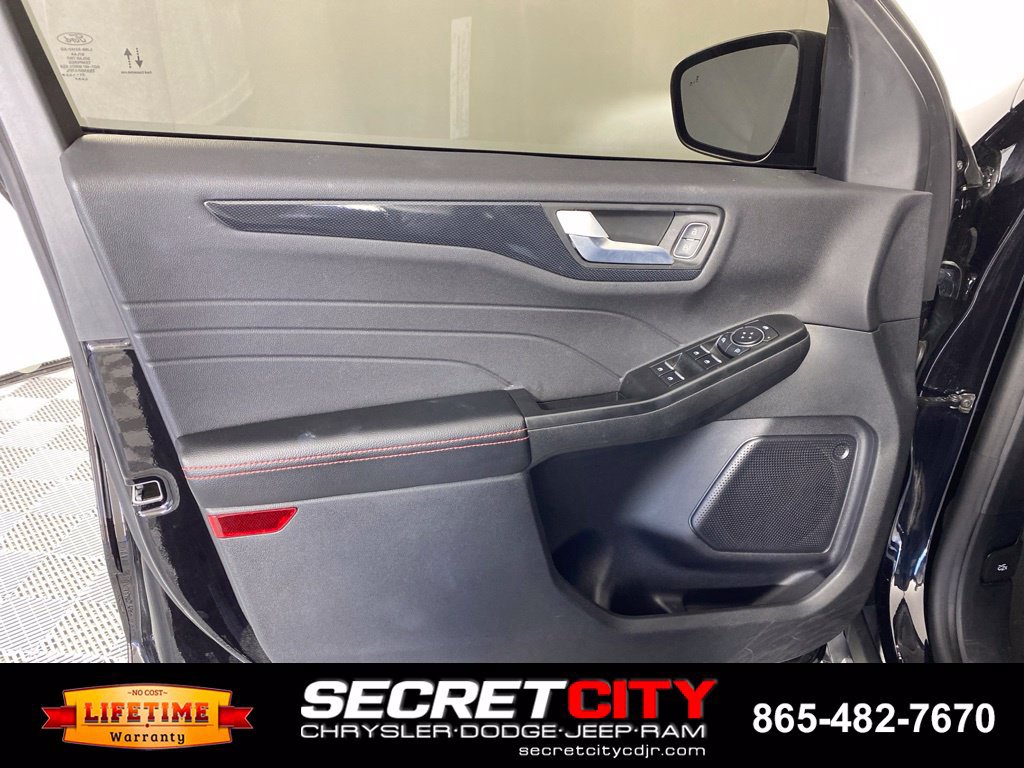 Used 2024 Ford Escape ST-Line w/ Tech Pack #1 AWD/4WD image 12